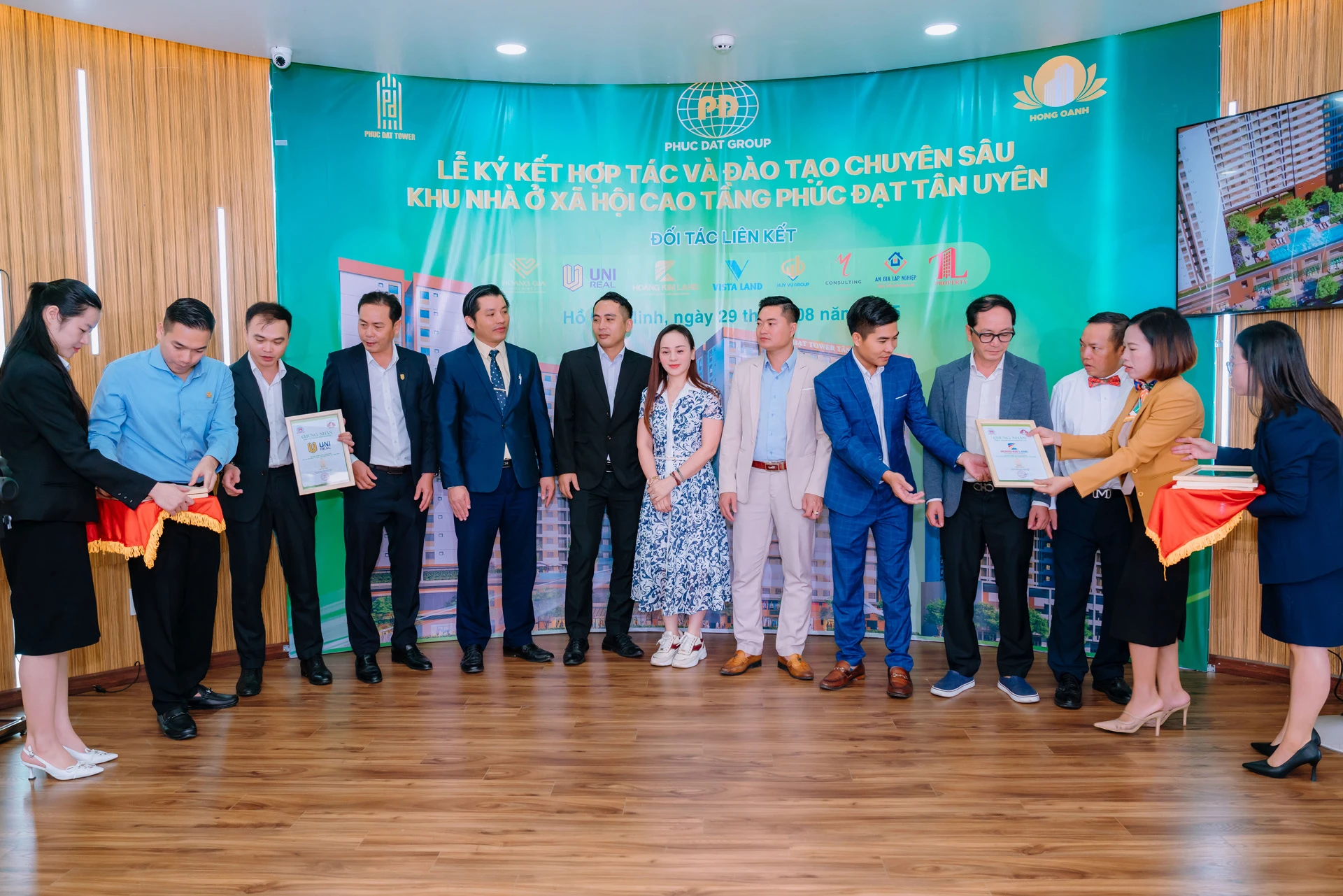 Lễ ký kết phân phối dự án NOXH Phúc Đạt Tân Uyên