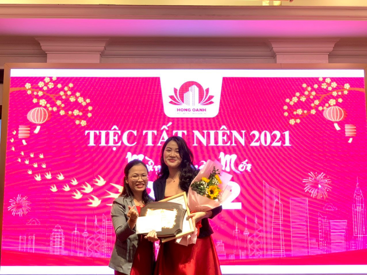 Đó không chỉ là cách tạo động lực để mọi người cùng phát triển, mà trên hết, còn là sự ghi nhận năng lực, đóng góp của mỗi cá nhân đối với sự phát triển của công ty. Đây cũng là một sự cam kết của công ty với khách hàng về chất lượng và uy tín bởi những con người đầy nhiệt huyết.